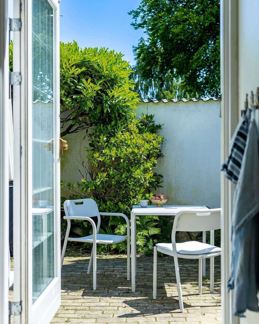 choose slim space saving furniture Choose Slim, Space-Saving Furniture
