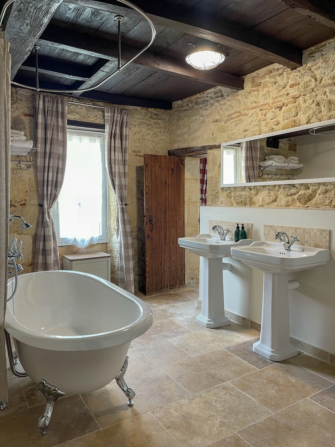 Clawfoot Tub Wood Beams