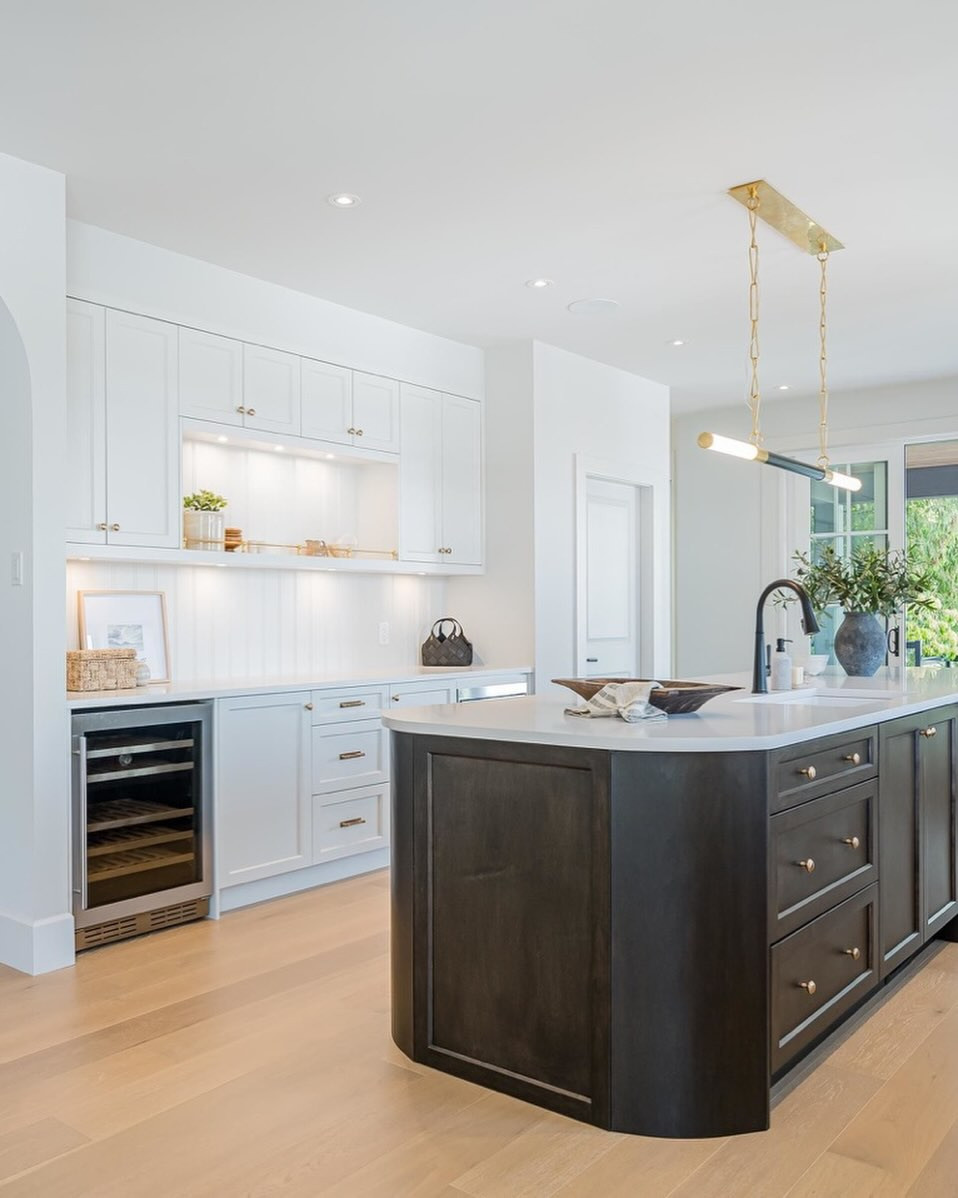 Highlight Corners with Curved Cabinetry