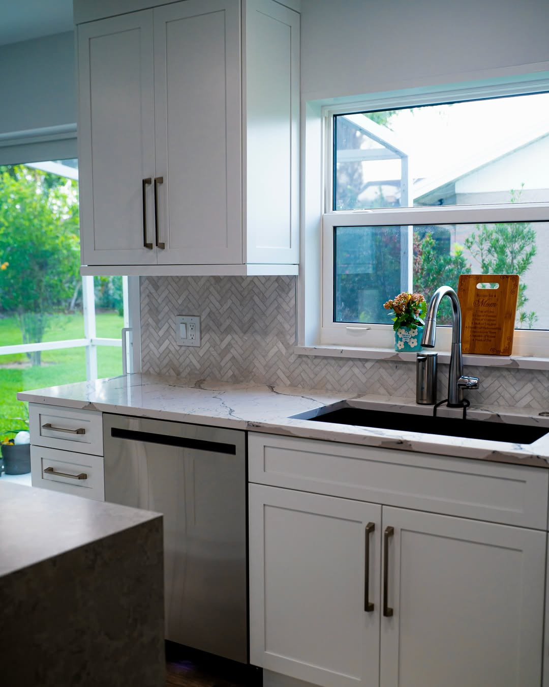 Marble Herringbone With Soft Veining